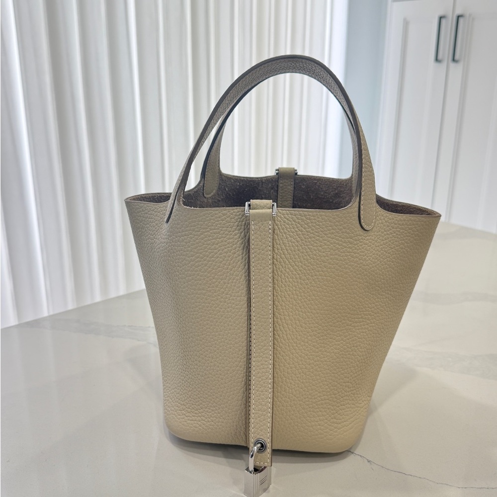 Real Leather Bucket Bag, Off White, Grained Cowhide, Inspired by Pic-otin style